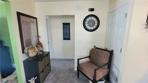 Living - 928 Walnut St, Elyria, OH 44035 photo 4 of 5