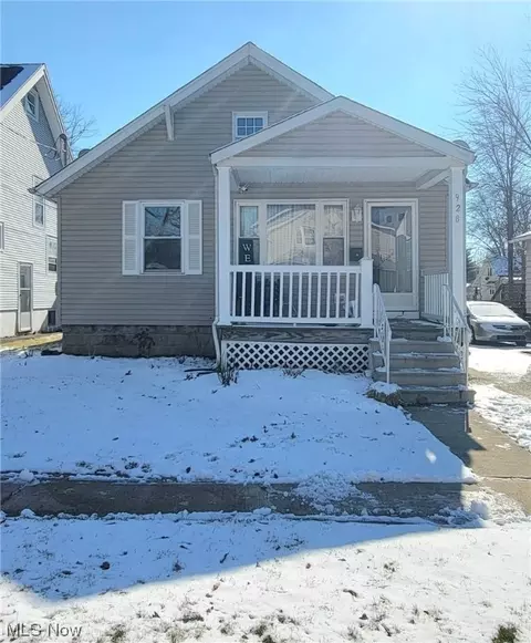 Exterior - 928 Walnut St, Elyria, OH 44035 photo 2 of 5