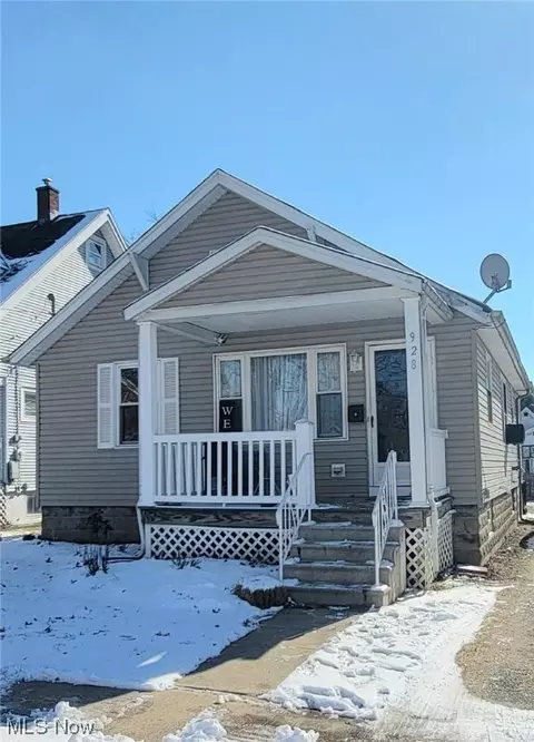 928 Walnut St, Elyria, OH 44035