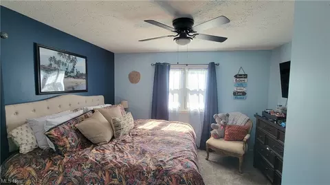 Bedroom - 928 Walnut St, Elyria, OH 44035 photo 4 of 4