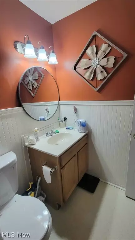 Bath - 928 Walnut St, Elyria, OH 44035 photo 1 of 3
