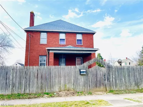 1401 Covert St, Parkersburg, WV 26101