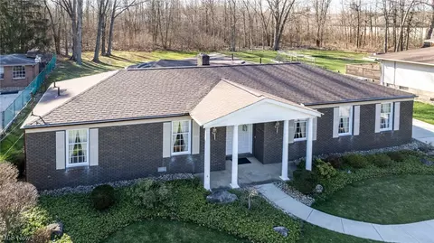 3064 Meadow Ln NE, Warren, OH 44483