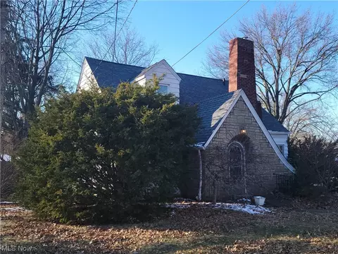2444 Manchester, Akron, OH 44314