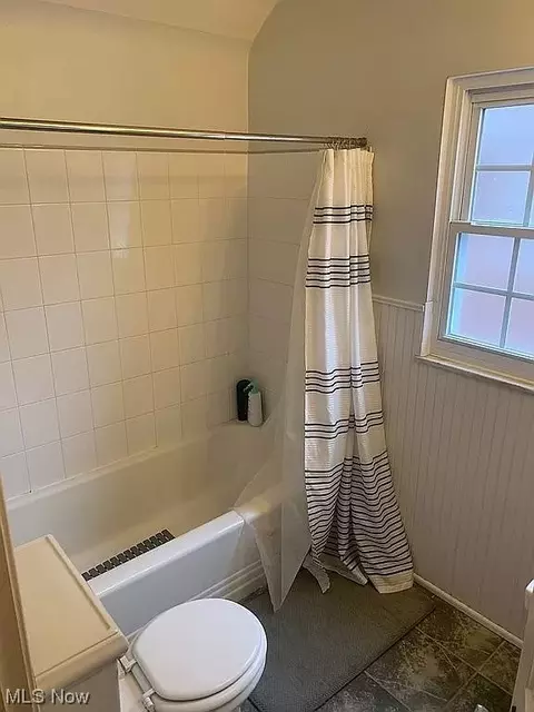 Bath - 151 E 208th St, Euclid, OH 44123 photo 4 of 4