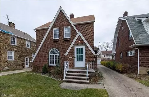151 E 208th St, Euclid, OH 44123