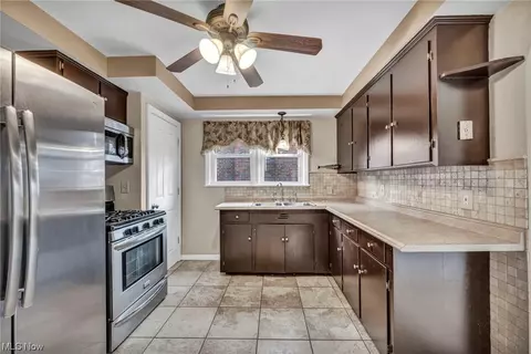 Kitchen - 3016 Brookview Blvd, Parma, OH 44134 photo 2 of 5