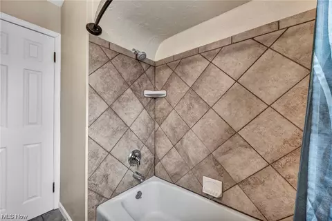 Bath - 3016 Brookview Blvd, Parma, OH 44134 photo 2 of 5