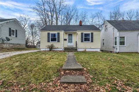 2290 Scotland, Akron, OH 44305