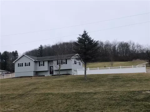 7793 State Route 800 SE, Uhrichsville, OH 44683
