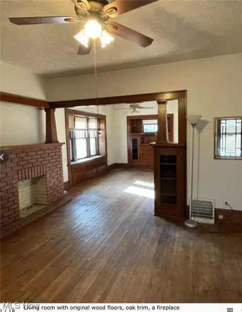Living - 696 Thayer St, Akron, OH 44310 photo 1 of 2