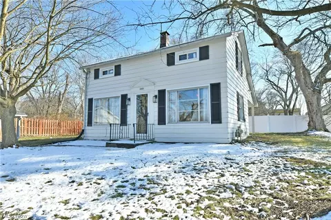 5868 Youngstown Hubbard Rd, Hubbard, OH 44425