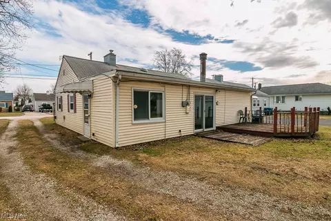 Exterior - 813 North Ave, Painesville, OH 44077 photo 3 of 8