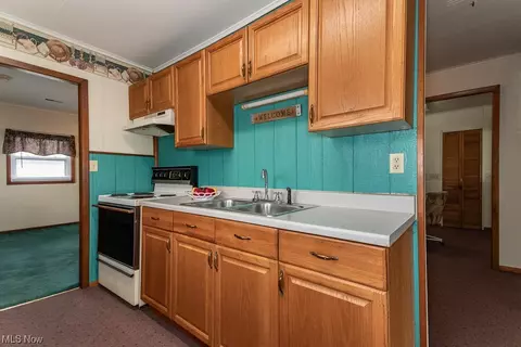 Kitchen - 813 North Ave, Painesville, OH 44077 photo 2 of 2