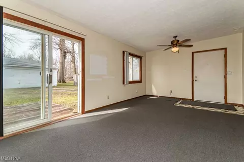 Living - 813 North Ave, Painesville, OH 44077 photo 3 of 5