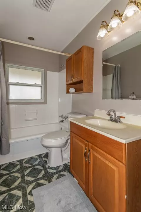 Bath - 813 North Ave, Painesville, OH 44077 photo 2 of 2