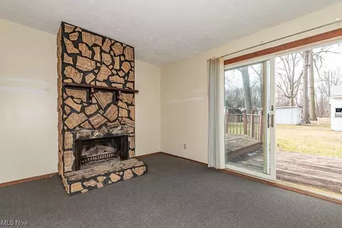 Living - 813 North Ave, Painesville, OH 44077 photo 2 of 5