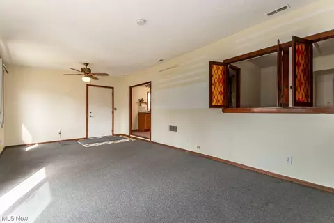Living - 813 North Ave, Painesville, OH 44077 photo 4 of 5