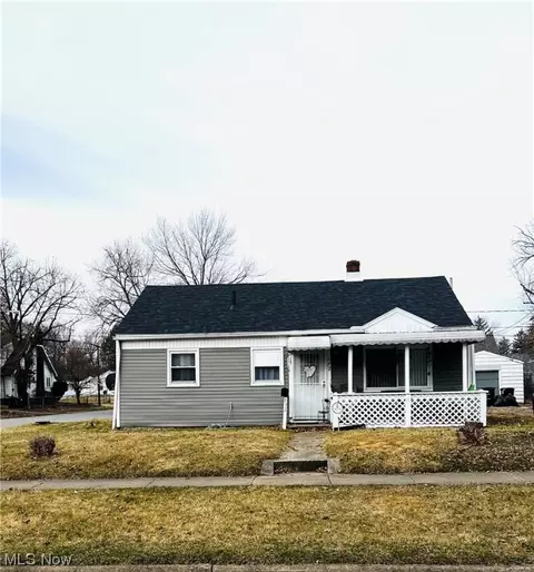 992 Seward, Akron, OH 44320