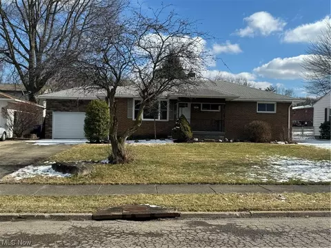 927 Gary, Girard, OH 44420