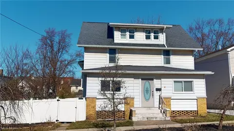 209 Courtland St, Fairport Harbor, OH 44077