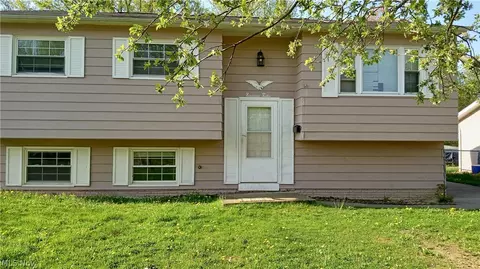1912 E 40th St, Lorain, OH 44055