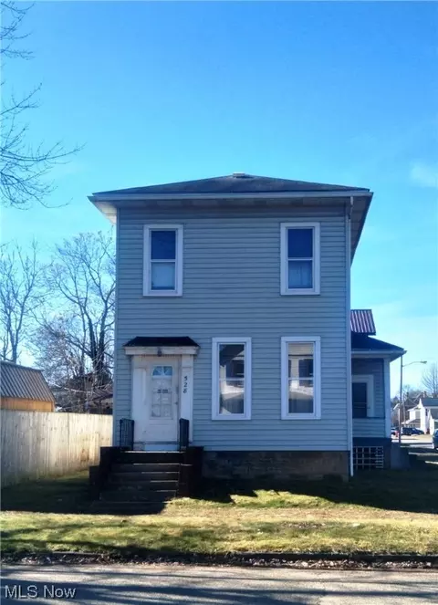 528 N Uhrich St, Uhrichsville, OH 44683