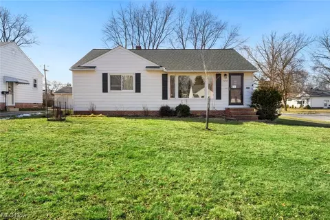 7492 Ann Arbor Dr, Parma, OH 44130