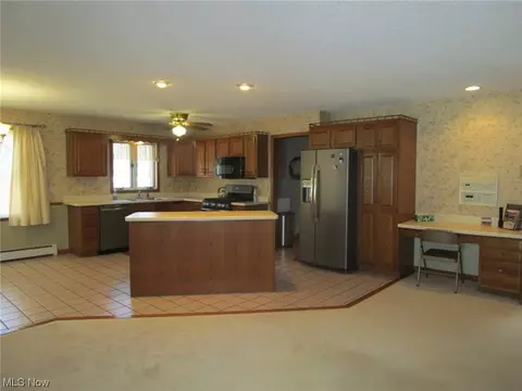 Kitchen - 44 Chaffee Dr, Orwell, OH 44076 photo 6 of 7