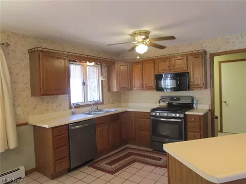 Kitchen - 44 Chaffee Dr, Orwell, OH 44076 photo 5 of 7