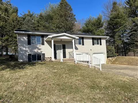 221 Schaar Dr, Dover, OH 44622