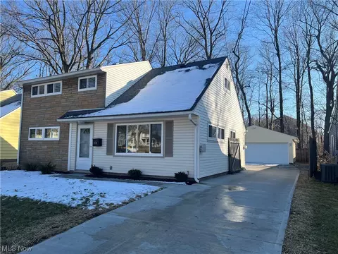 1170 Ruth Ave, Cuyahoga Falls, OH 44221