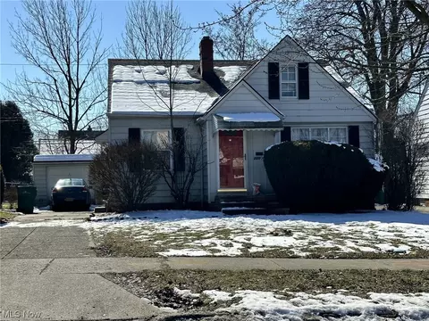 21006 Gardenview Dr, Maple Heights, OH 44137