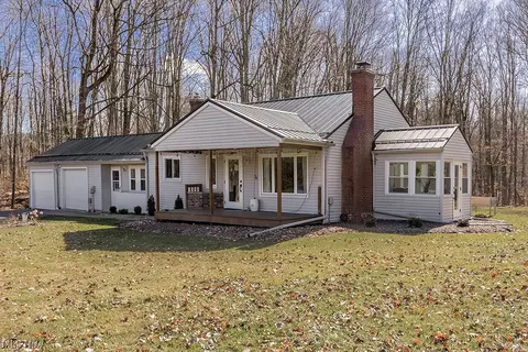 7683 Bainbridge Rd, Chagrin Falls, OH 44023