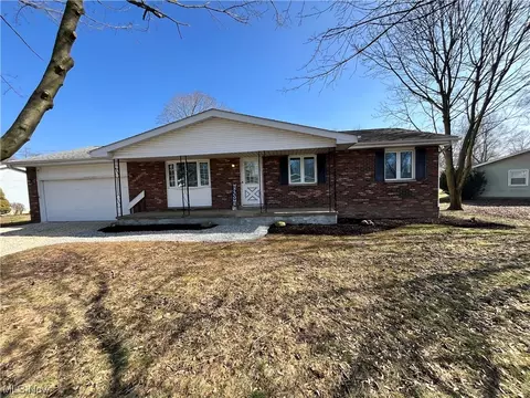 1444 Summerset Dr, Mogadore, OH 44260