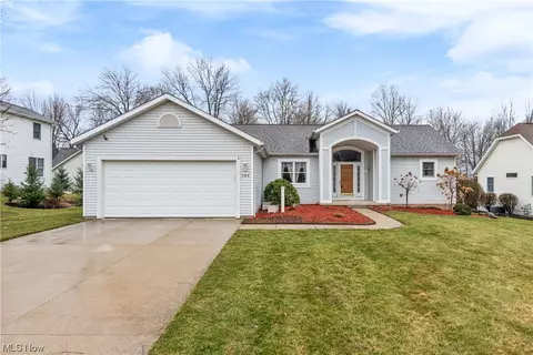 785 Lawrence Dr, Wadsworth, OH 44281