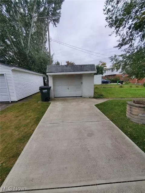 Exterior - 765 E 256th St, Euclid, OH 44132 photo 3 of 3