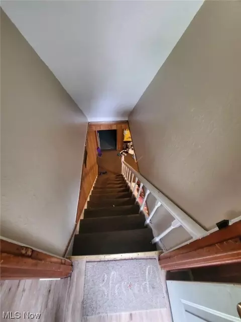 Entry Way - 765 E 256th St, Euclid, OH 44132 photo 2 of 3