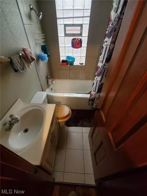 Bath - 765 E 256th St, Euclid, OH 44132 photo 1 of 2