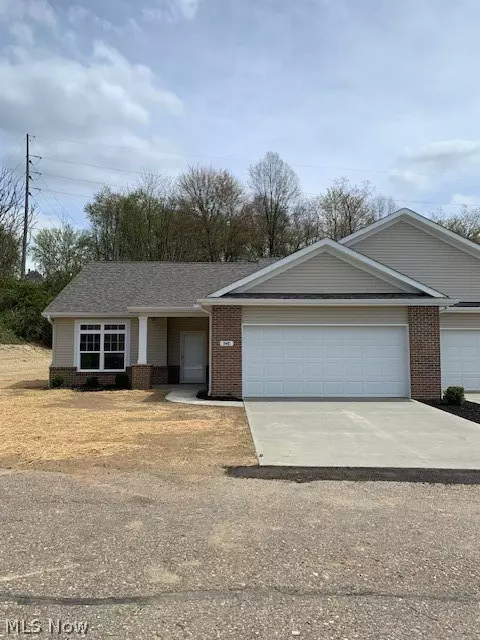 924 Queen Anne Dr NW, Massillon, OH 44647