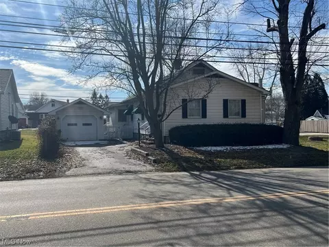 225 W W Park, Columbiana, OH 44408