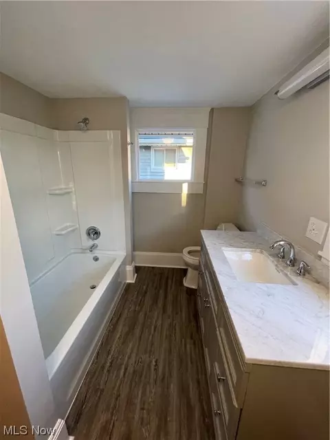 Bath - 268 E Tallmadge, Akron, OH 44310 photo 1 of 4