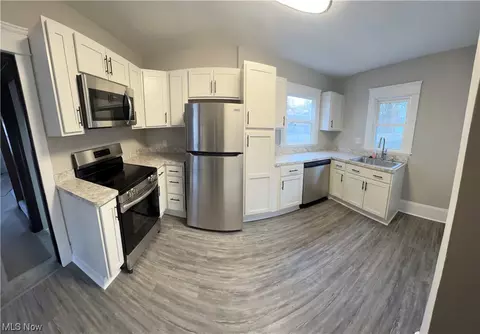 Kitchen - 268 E Tallmadge, Akron, OH 44310 photo 3 of 6