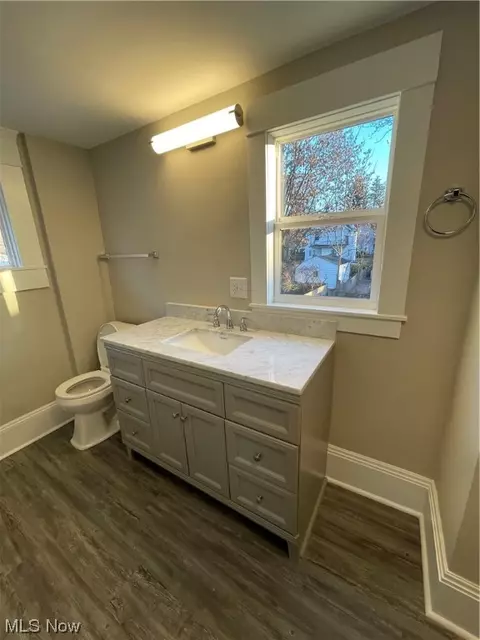 Bath - 268 E Tallmadge, Akron, OH 44310 photo 2 of 4