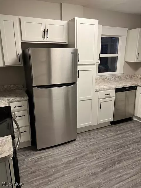 Kitchen - 268 E Tallmadge, Akron, OH 44310 photo 2 of 6