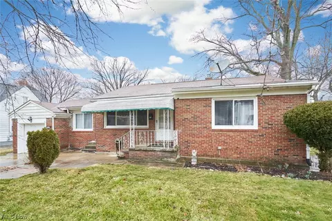 949 Davies Ave, Akron, OH 44306
