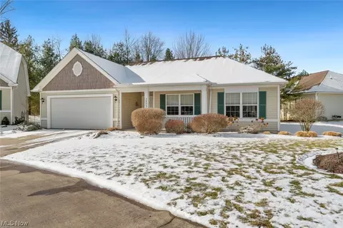 26890 Saint James Ct, Olmsted Falls, OH 44138