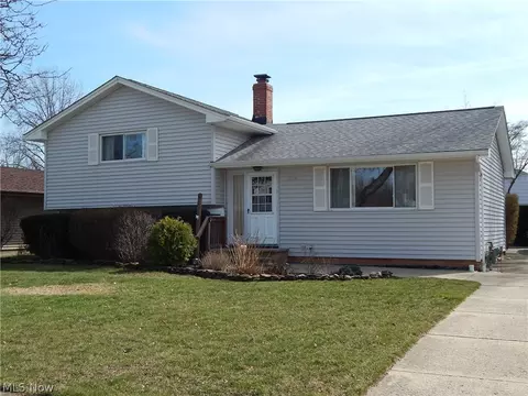 36730 Lakehurst Dr, Eastlake, OH 44095