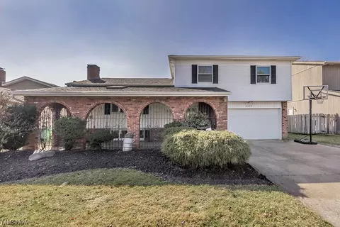 6352 Maplewood Dr, Mayfield Heights, OH 44124
