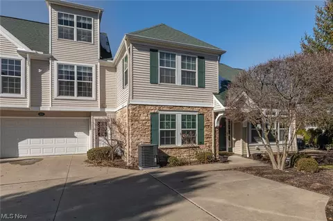 339 E Legend Ct #B, Highland Heights, OH 44143